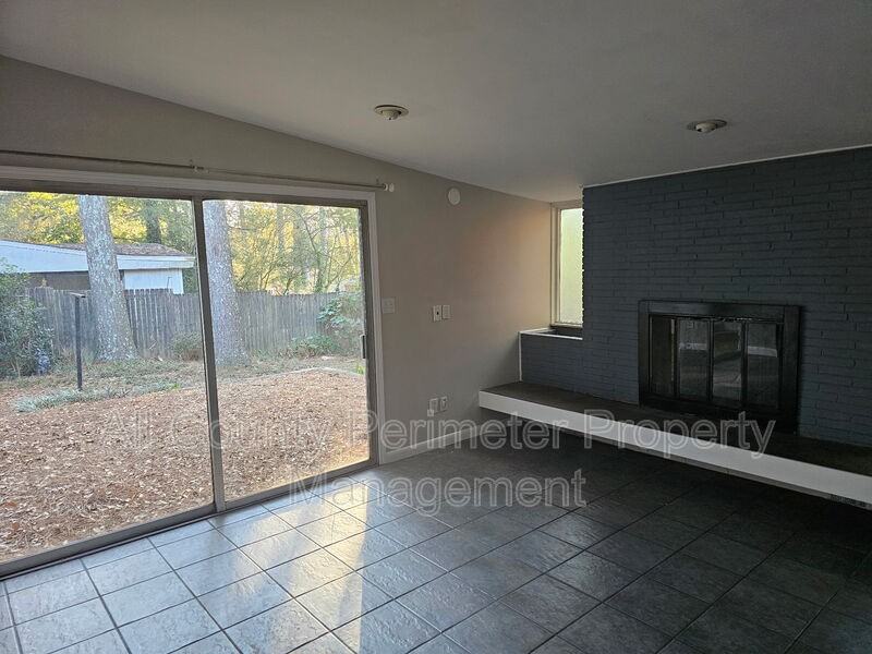 3174 Laventure Dr - Photo 5 of 12