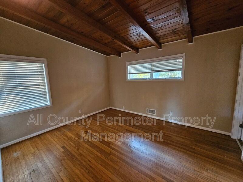 3174 Laventure Dr - Photo 6 of 12