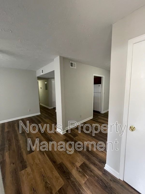 155 Bowen St #9 - Photo 3 of 24