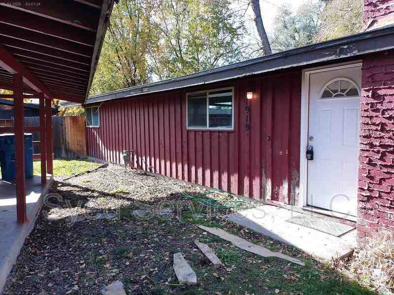 1919 S Orchard St - Photo 2 of 17