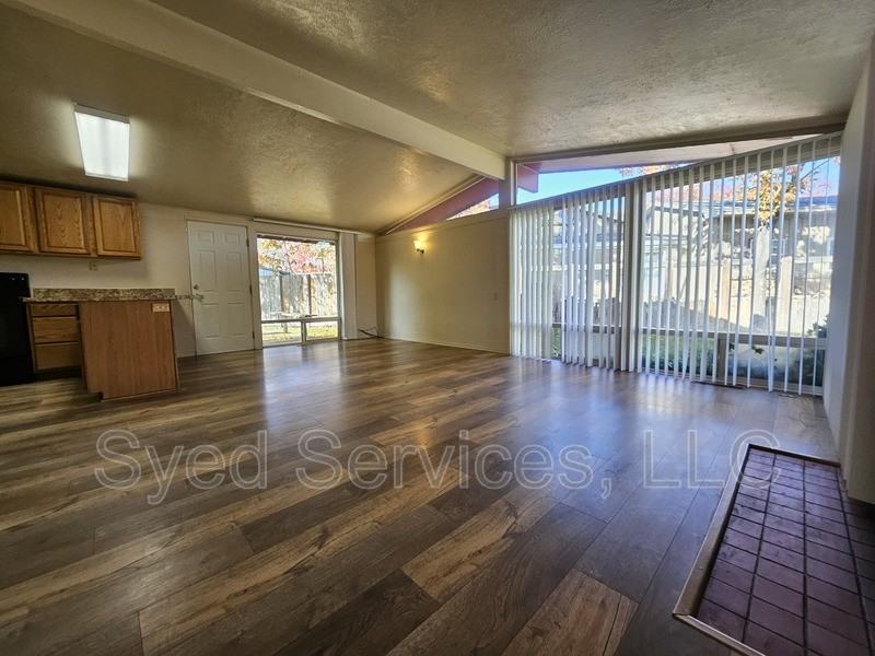 1919 S Orchard St - Photo 3 of 17