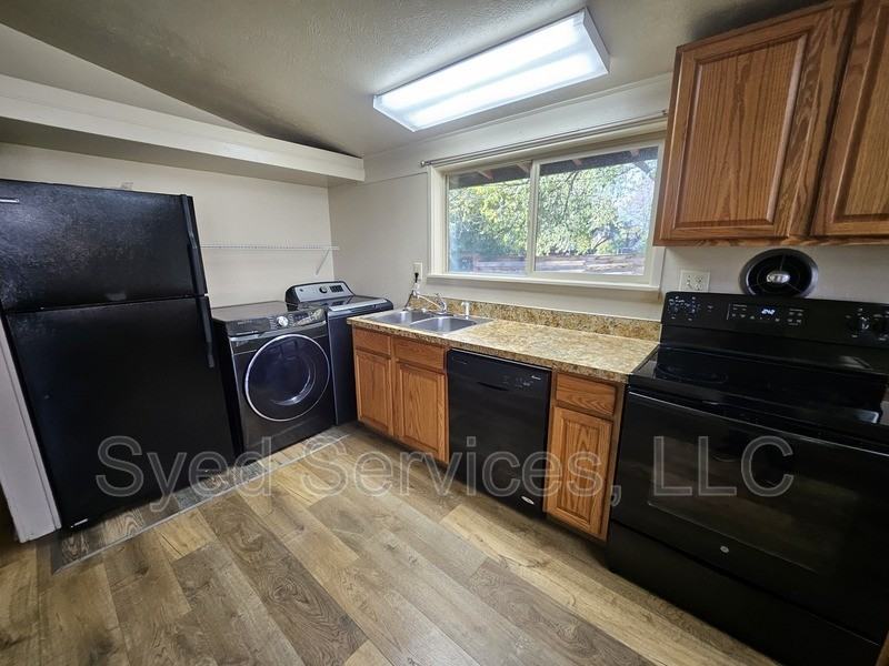 1919 S Orchard St - Photo 6 of 17