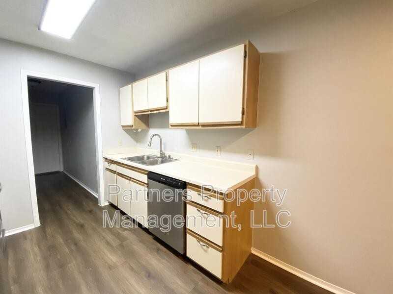 5705 Sara St - Photo 7 of 15