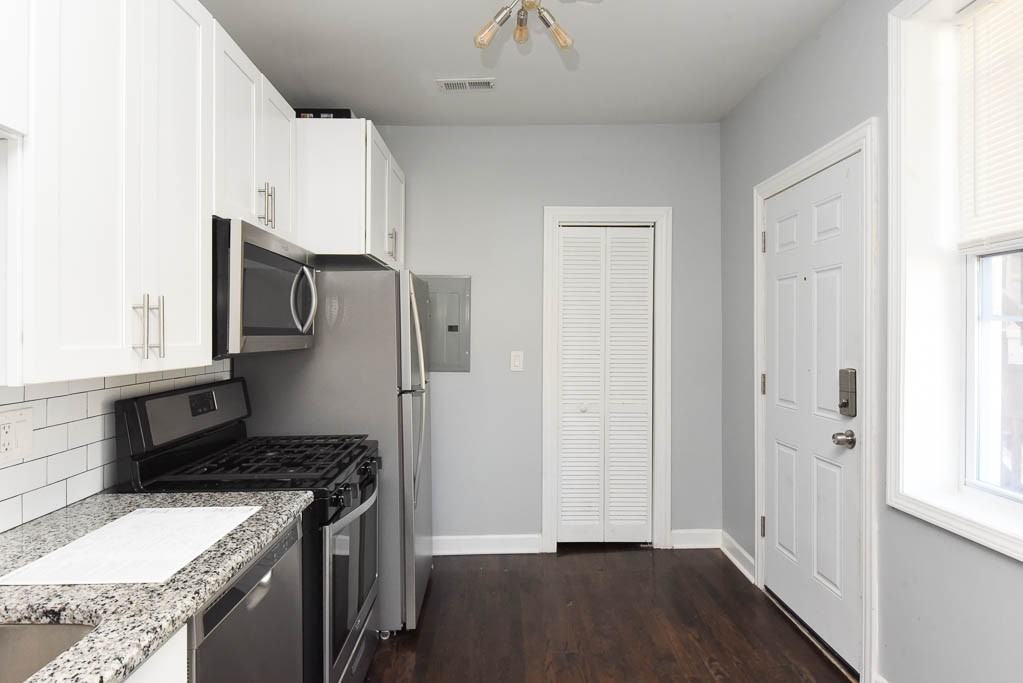 3301 North Harding Avenue #1E - Photo 3 of 21