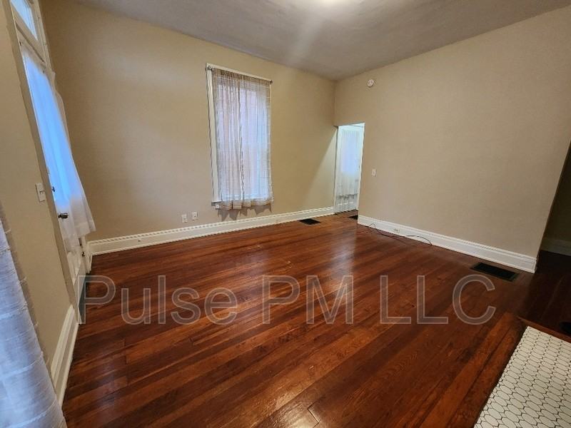 1539 Saint Clair Street #1 - Photo 3 of 20