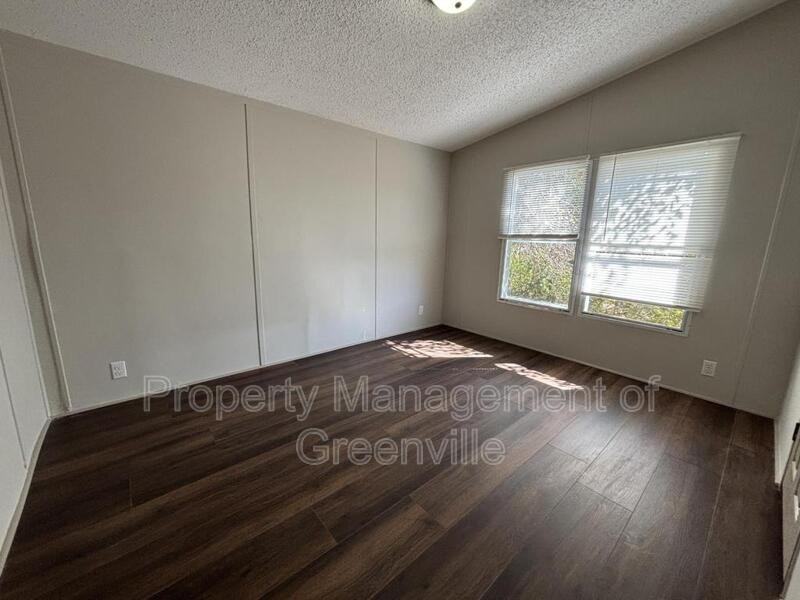 102 Tifton Ct - Photo 4 of 16