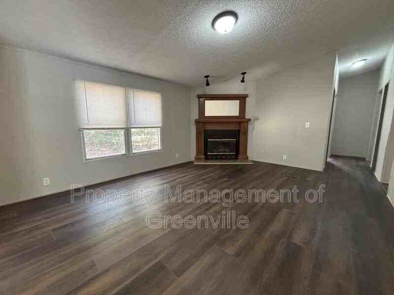 102 Tifton Ct - Photo 6 of 16