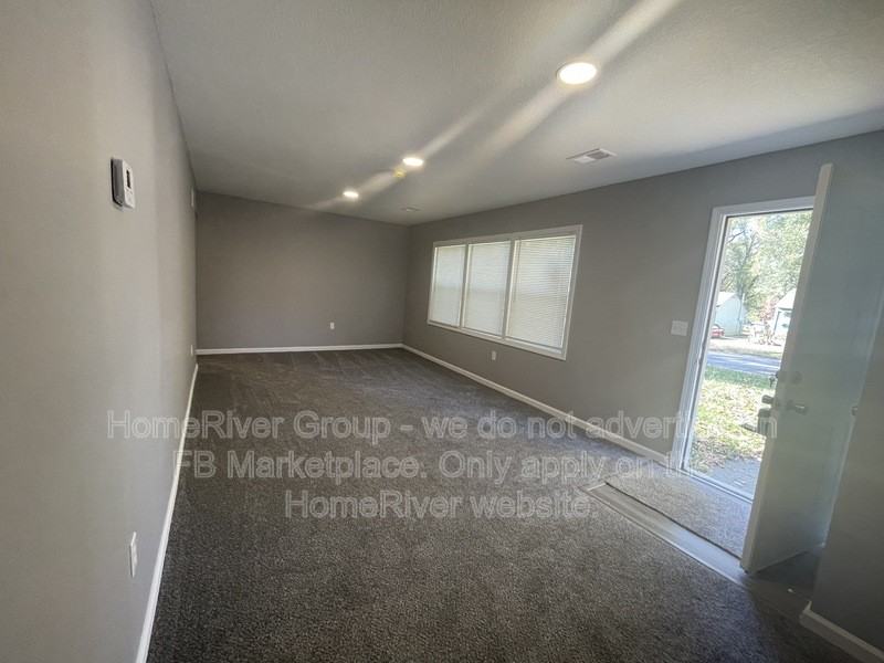 10707 Ewing Drive - Photo 4 of 20