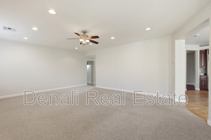 18560 E Strawberry Dr - Photo 6 of 45