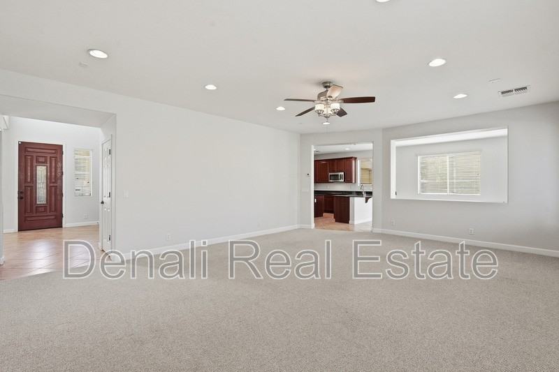 18560 E Strawberry Dr - Photo 7 of 45