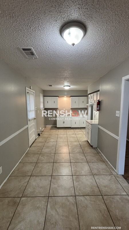 3149 University St - Photo 2 of 14