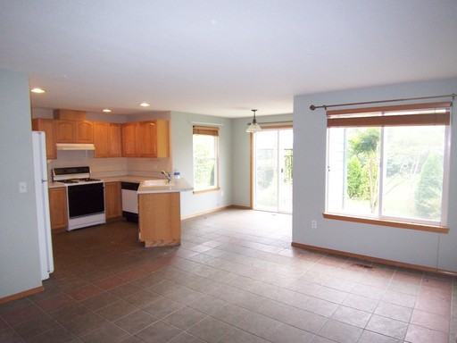 2307 SE 186th Ave - Photo 2 of 16