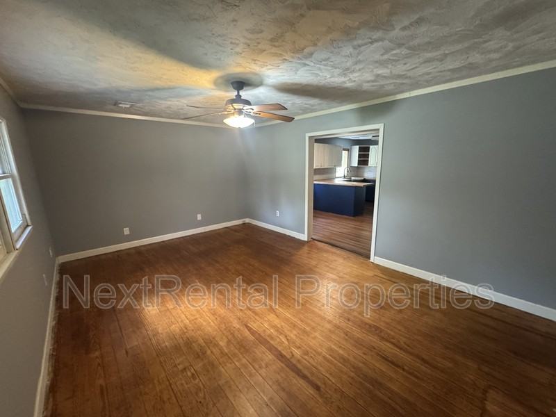 402 Overby Street - Photo 5 of 21