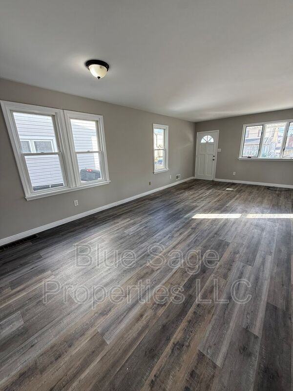 105 W Broadway Ave - Photo 4 of 15