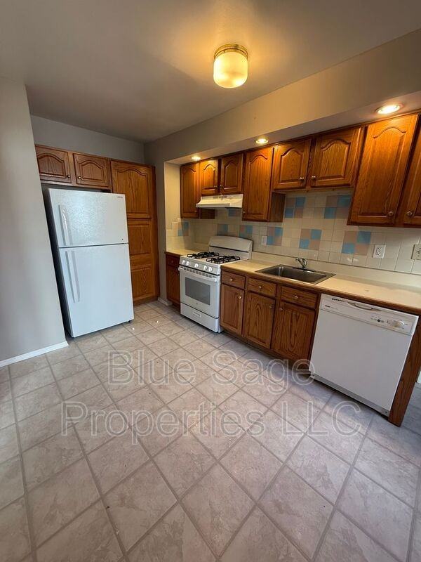 105 W Broadway Ave - Photo 6 of 15