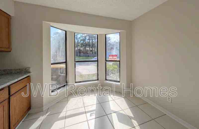 5603 Bennington Dr - Photo 4 of 15