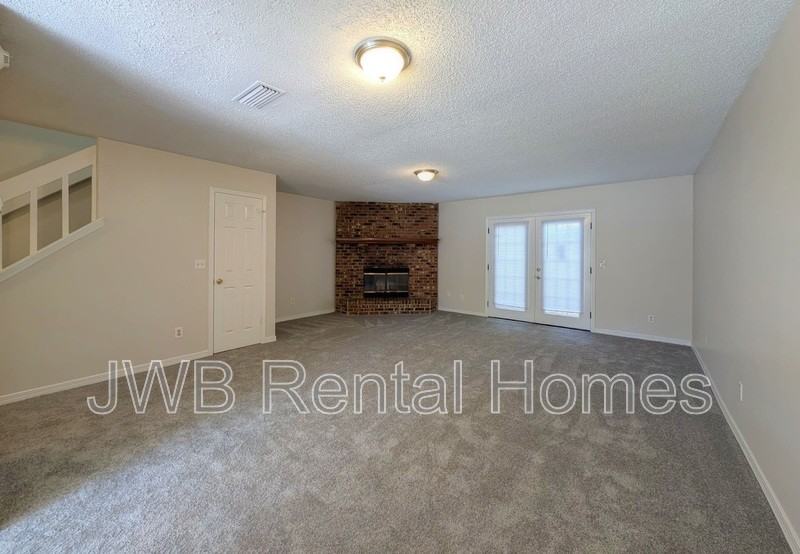 5603 Bennington Dr - Photo 6 of 15