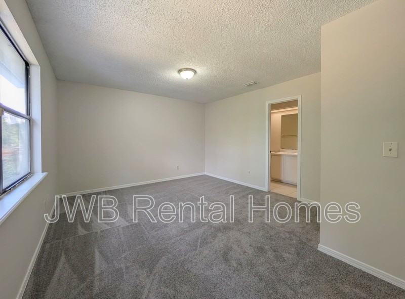 5603 Bennington Dr - Photo 7 of 15