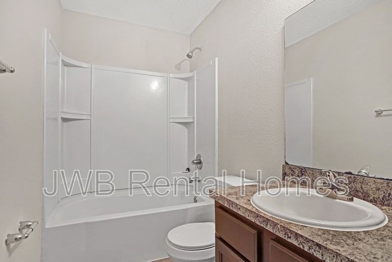 1003 Kenmore St - Photo 7 of 15