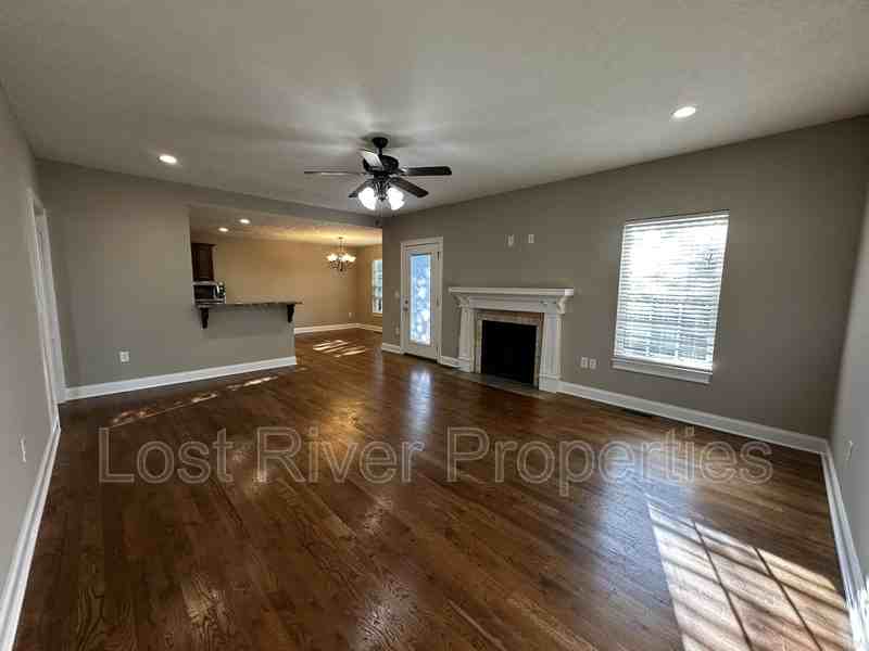 2740 Pointe Ct - Photo 2 of 10