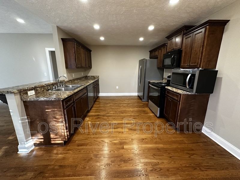 2740 Pointe Ct - Photo 5 of 10