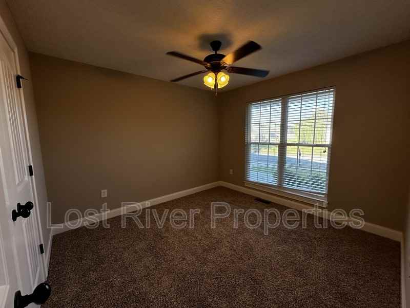 2740 Pointe Ct - Photo 6 of 10
