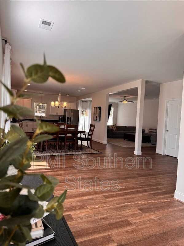 401 Albus Dr - Photo 4 of 34