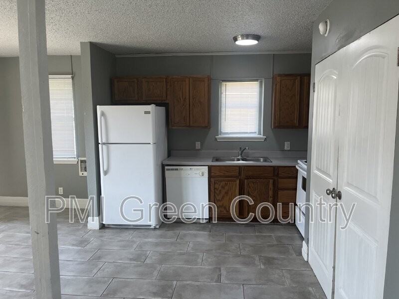 4807 S 27th West Ave - Photo 3 of 16