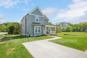 featured image of 1017 E 14th St