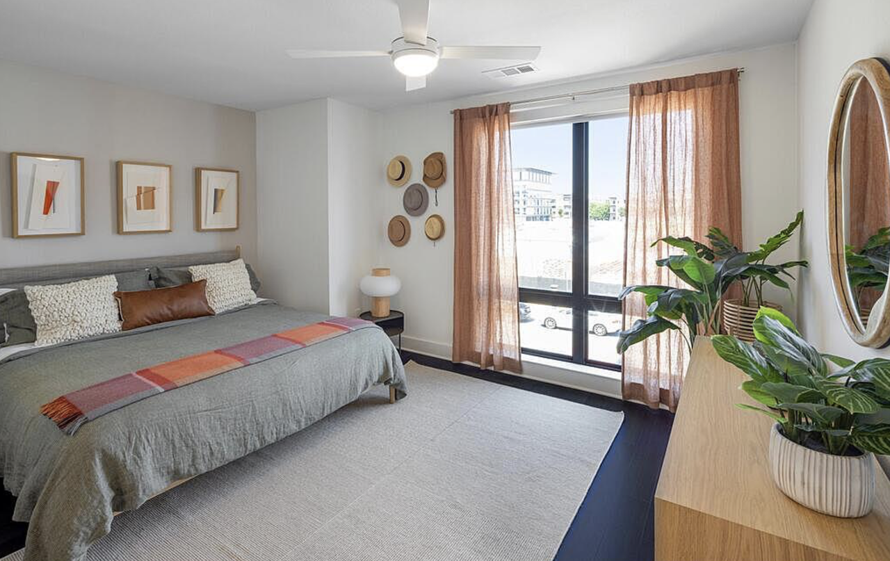 2036 Robert Browning Street - Photo 2 of 16