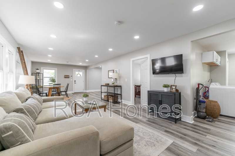 537 N Sheffield Ave - Photo 4 of 18