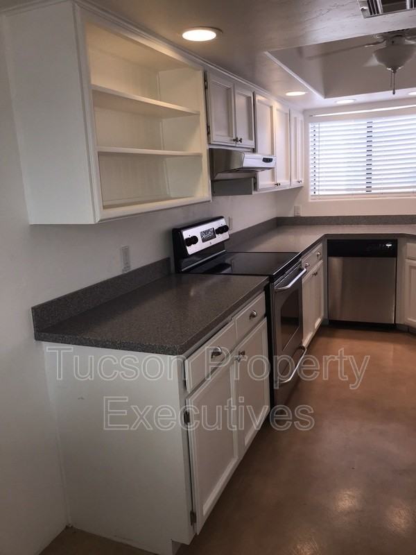 2839 E Weymouth Cir - Photo 2 of 21