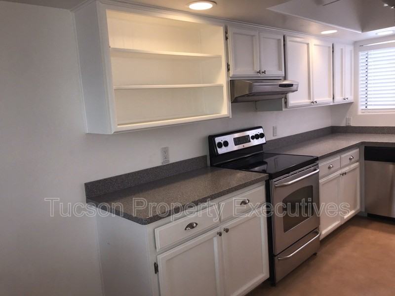 2839 E Weymouth Cir - Photo 3 of 21