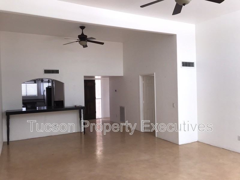 2839 E Weymouth Cir - Photo 6 of 21