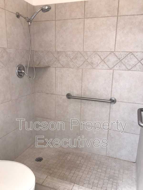 2839 E Weymouth Cir - Photo 7 of 21