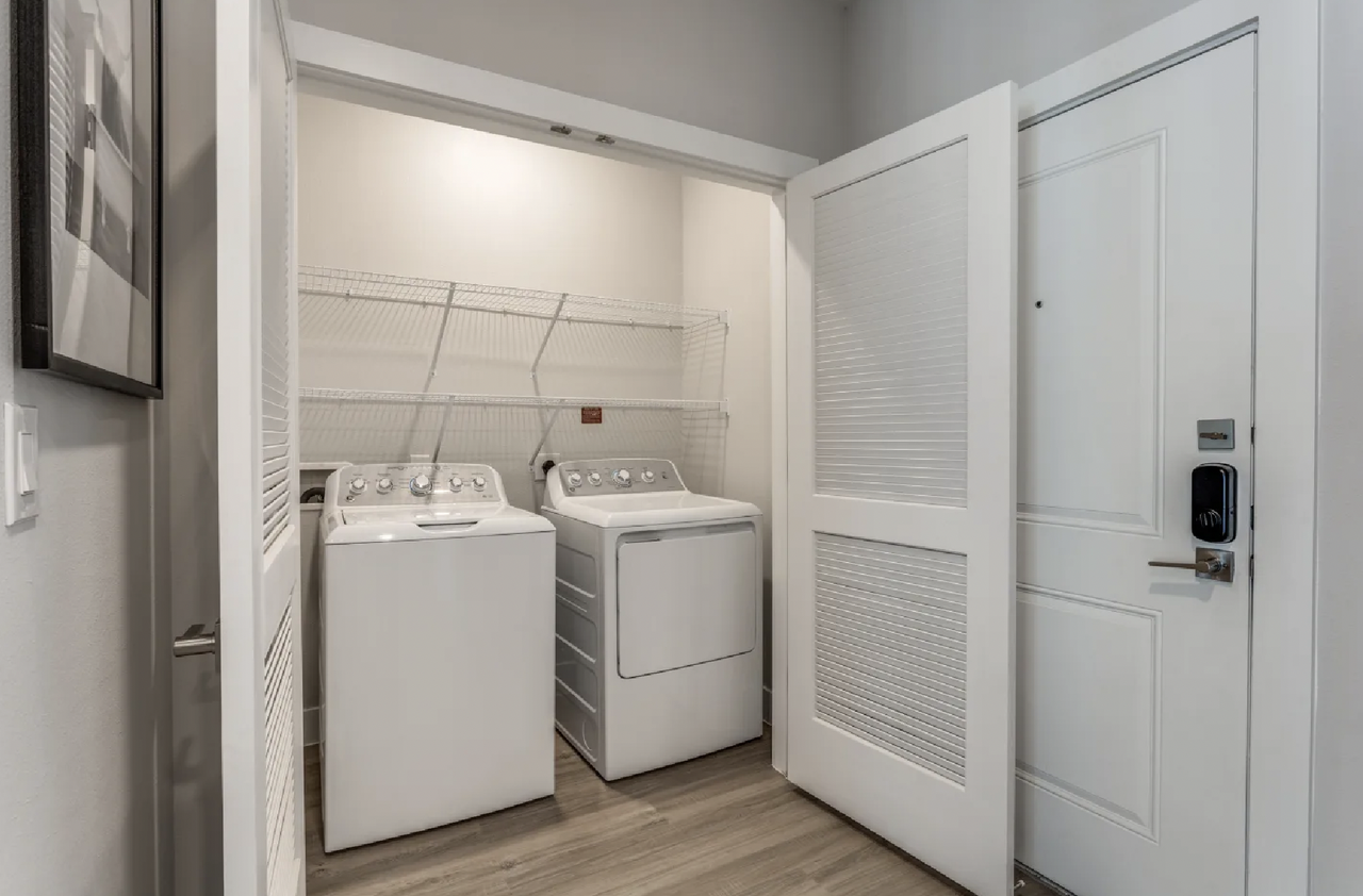 8422 South Congress Avenue - Photo 5 of 24