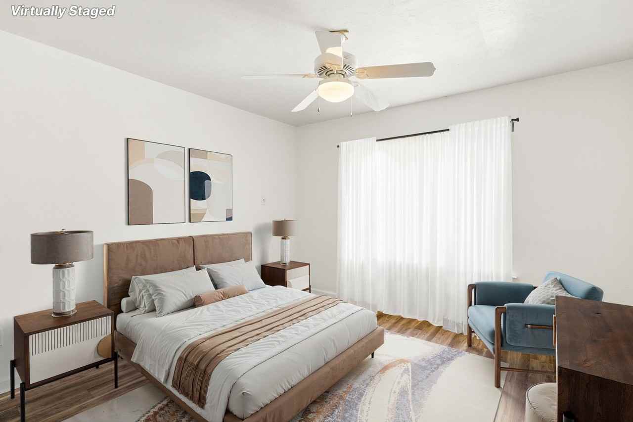 1917 HoneySuckle Drive - Photo 4 of 12