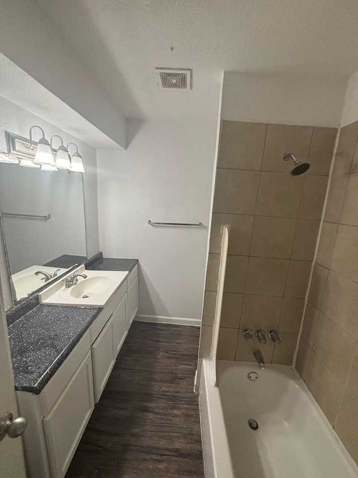 Spanish Stone Apartments - Photo 4 of 14