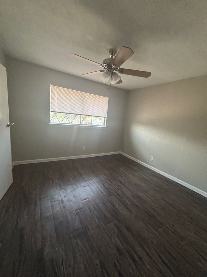 Spanish Stone Apartments - Photo 5 of 14