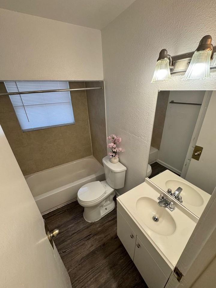 Spanish Stone Apartments - Photo 7 of 7