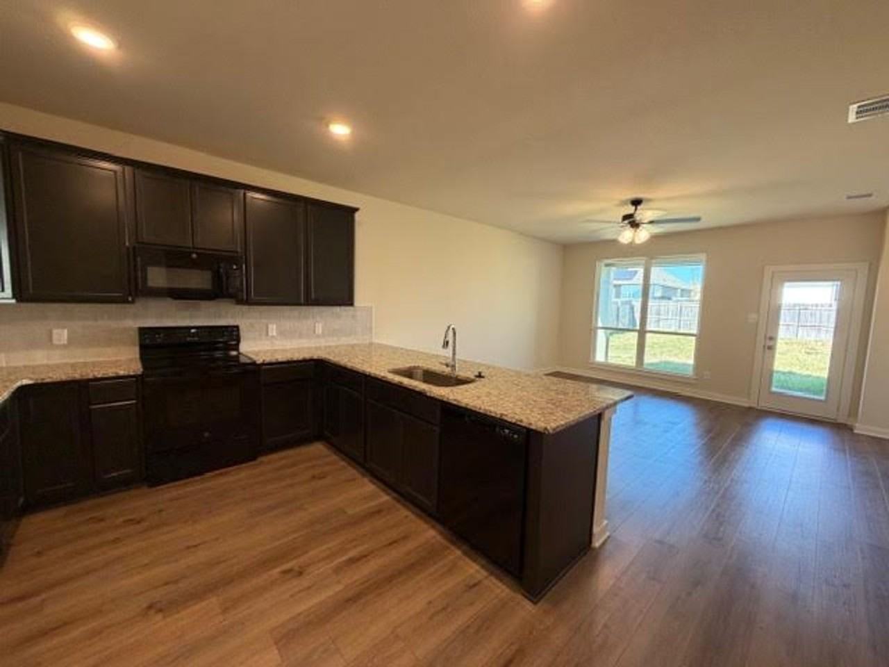 6913 Sulphur Ct - Photo 2 of 18