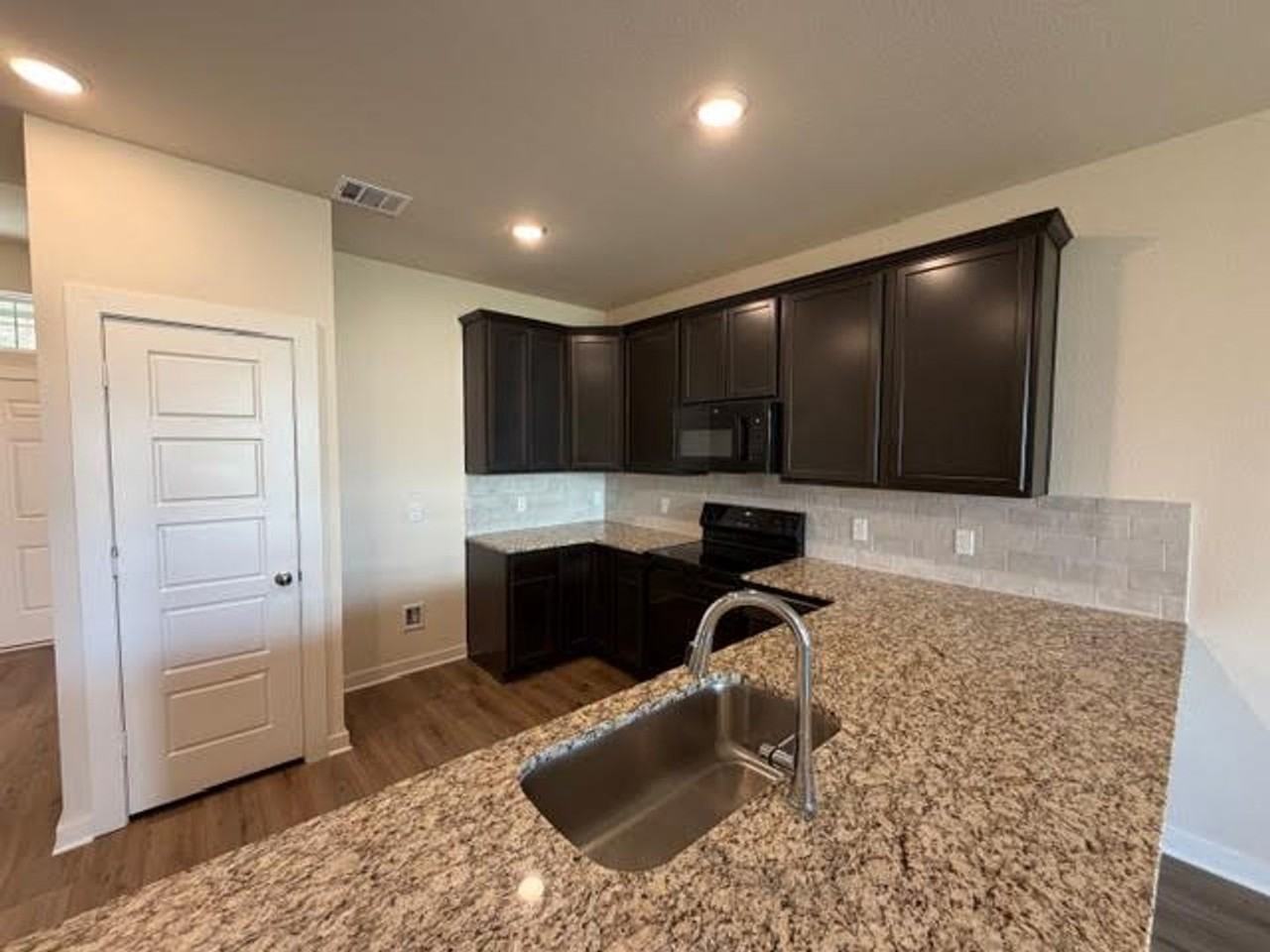 6913 Sulphur Ct - Photo 3 of 18