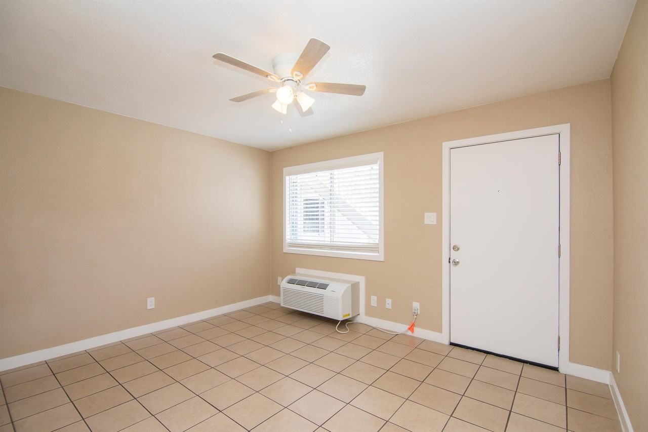 Downing Studios on 12th St - Photo 4 of 50