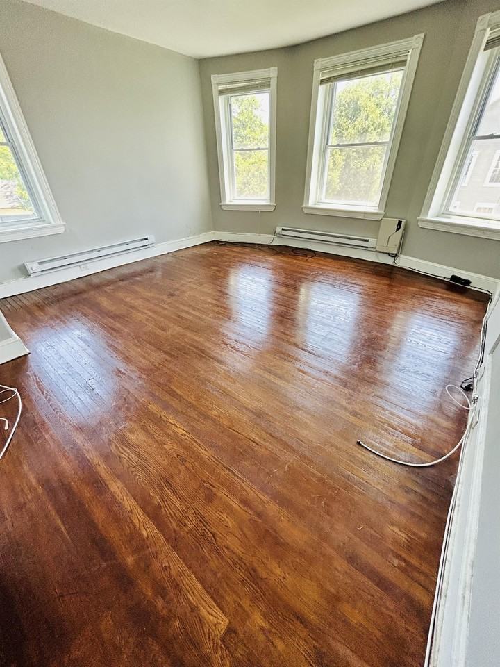 7437 Oxford Avenue - Photo 2 of 11