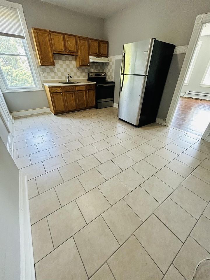 7437 Oxford Avenue - Photo 5 of 11