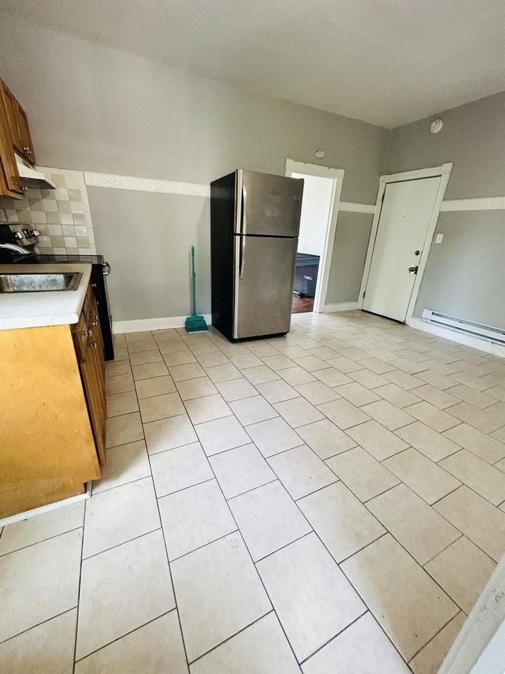 7437 Oxford Avenue - Photo 7 of 11