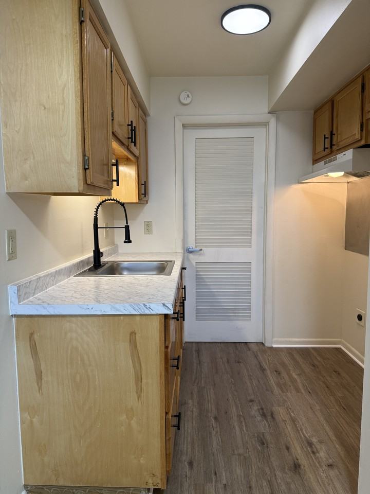 619 Willow Street - Photo 3 of 11