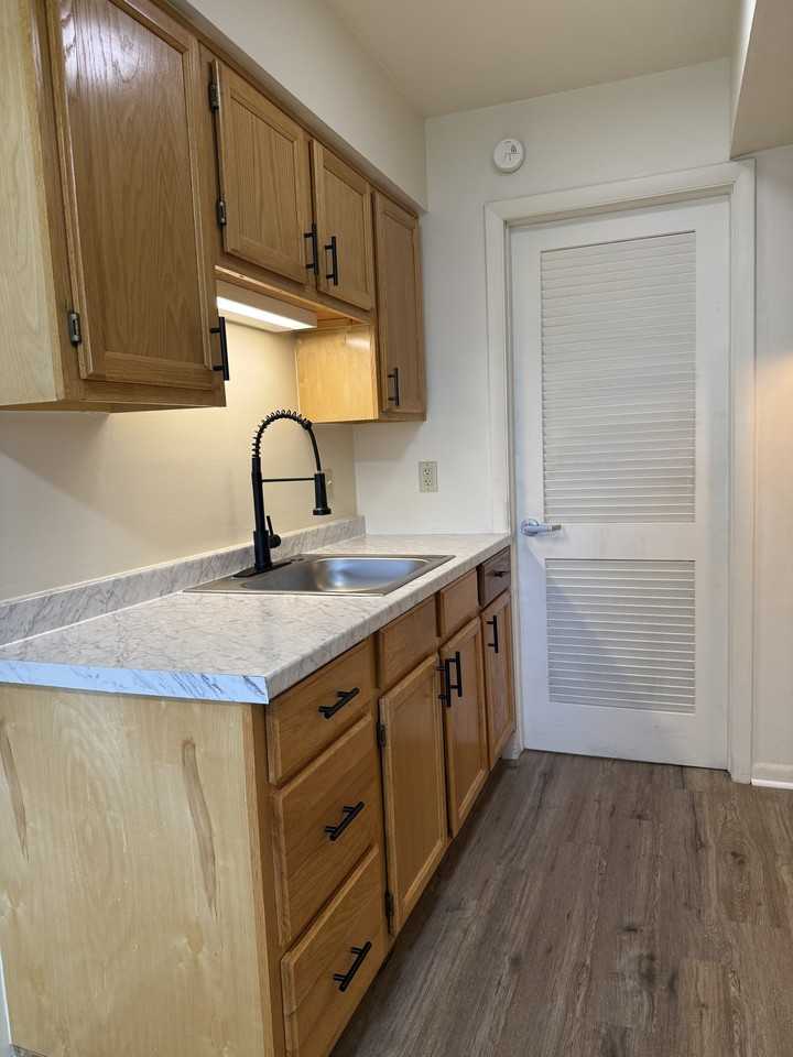 619 Willow Street - Photo 4 of 11