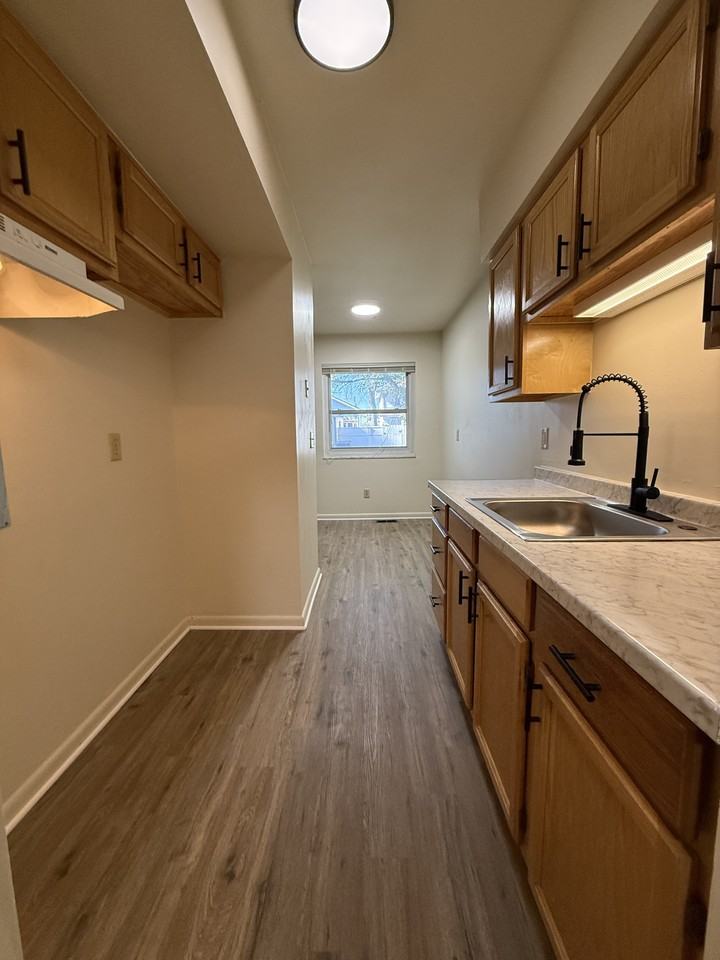 619 Willow Street - Photo 5 of 11