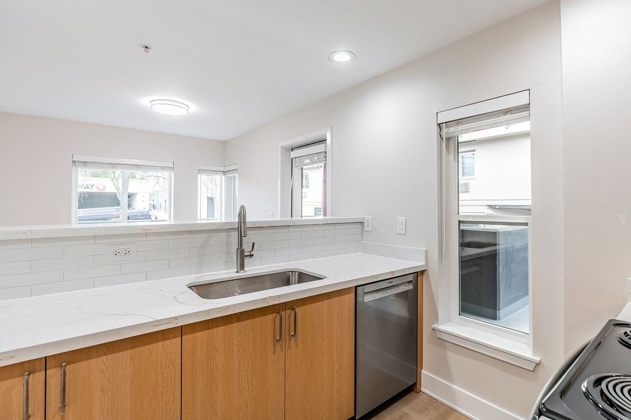 Modern Apartments - Photo 7 of 34